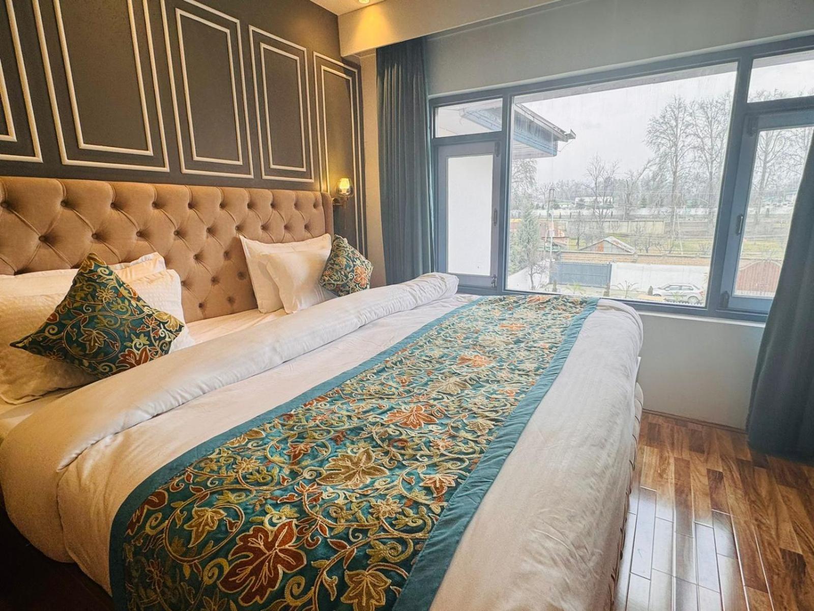 De Elaaf The Luxury Stay Srīnagar Dış mekan fotoğraf